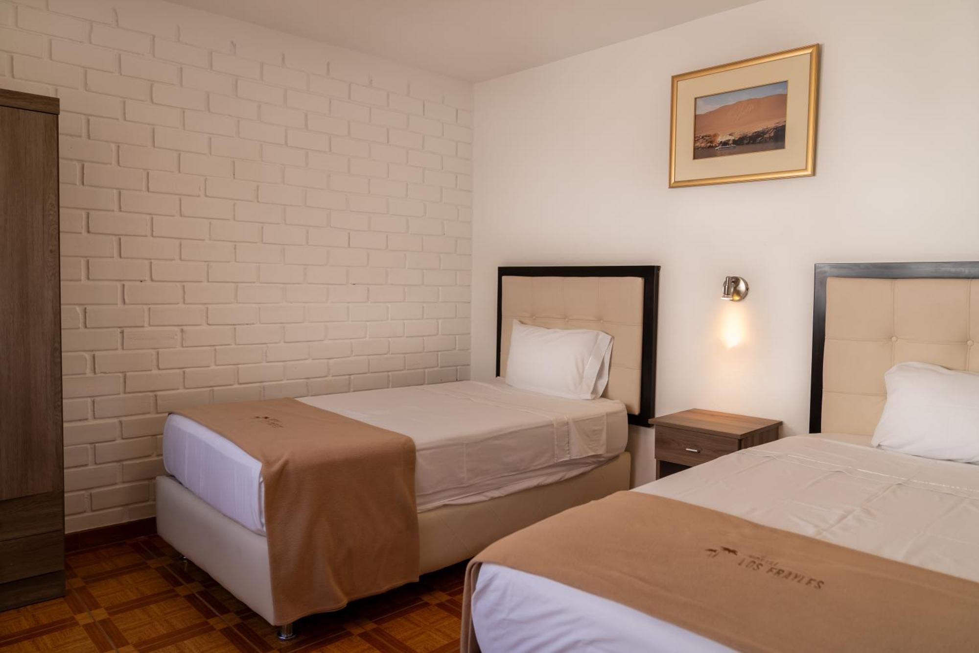Hostal Los Frayles Paracas Exterior photo